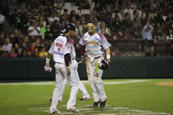 Combinación 'letal' permite el triunfo de los Tomateros de Culiacán