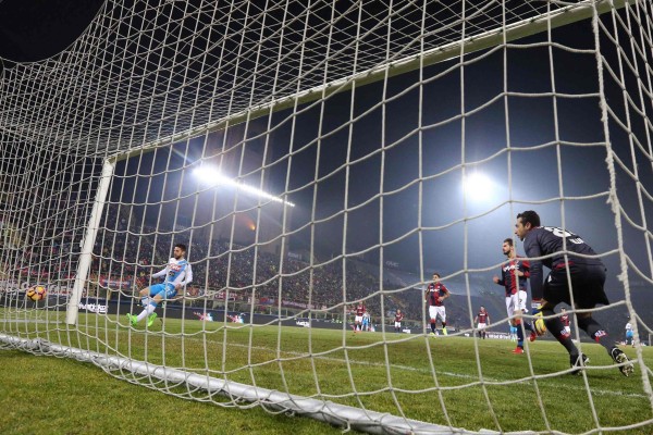 Napoli golea a Bologna y manda mensaje al Real Madrid