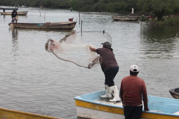 Pescadores de Rosario también se ‘autovedan’; iniciarán capturas el 5 de octubre