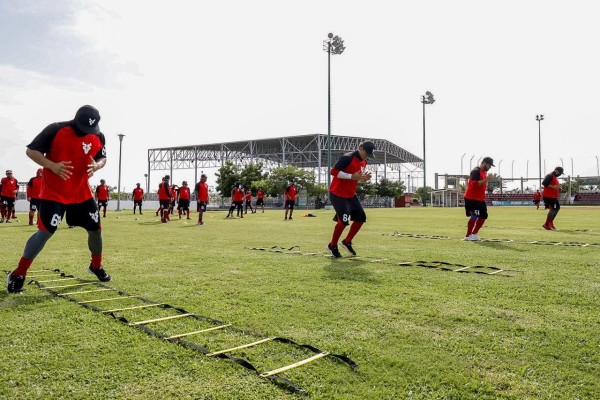 Venados de Mazatlán entrena por la tarde debido al clima