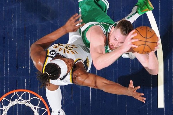 Jayson Tatum y Gordon Hayward comandan un apretado triunfo de Boston Celtics como visitante ante Indiana Pacers
