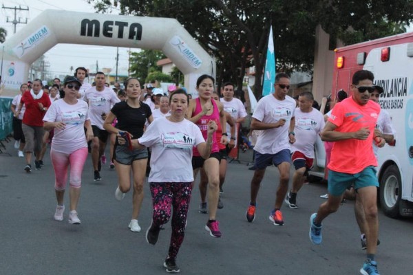Mazatlecos participan en la Carrera Lazos de Vida Caminando Junto a Ti