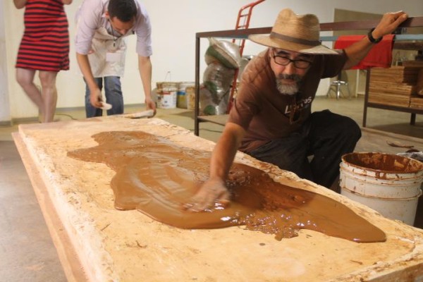 El artesano Gregorio García Grimaldo dará talleres de barro, este domingo.