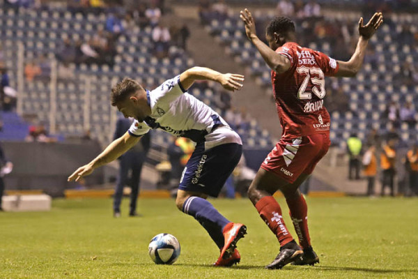 Con gol de Alustiza, Puebla rescata el empate ante Pachuca