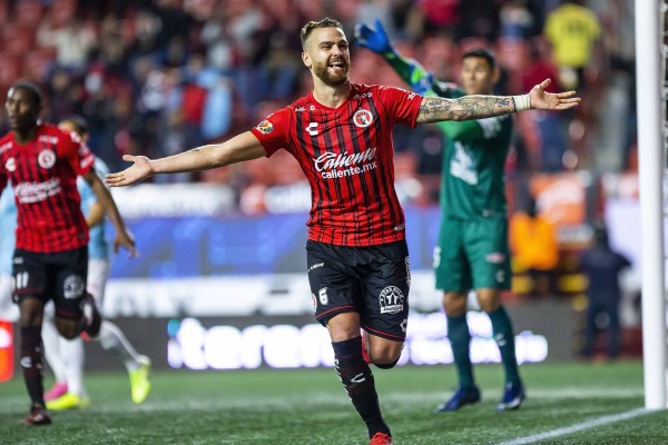 Leandro González festeja su gol.