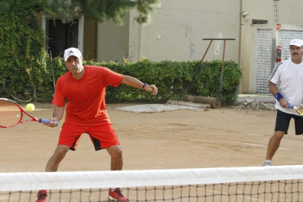 Becerra y Medrano destacan en segunda jornada del Torneo 50 Aniversario del Racquet Club Las Gaviotas