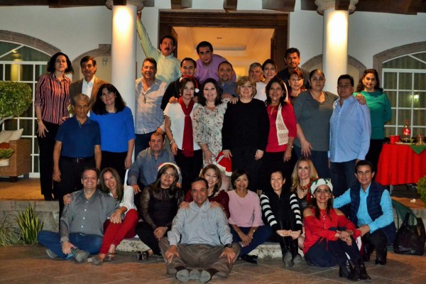 Papás de ex alumnos del Instituto Chapultepec viven reencuentro