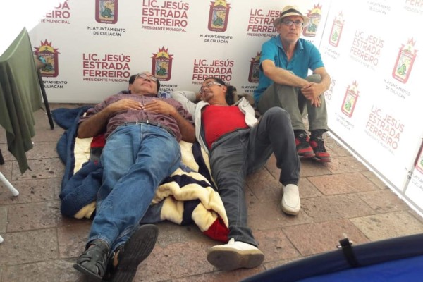 Ciudadanos continúan con huelga de hambre contra el Alcalde de Culiacán