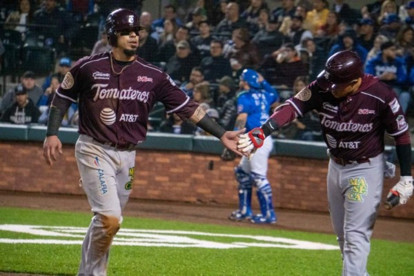 La ofensiva guinda conectó 15 hits.