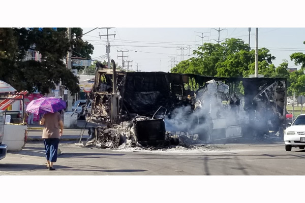 Y sobre las calles de Culiacán, los restos de la violencia