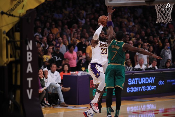 Tras final dramático, Los Ángeles Lakers vence a Boston Celtics por 114-112