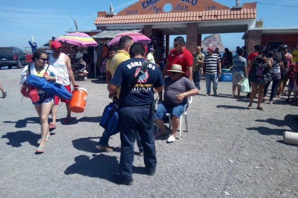 En Mazatlán, colapsa puente con turistas en embarcadero de la Isla de la Piedra