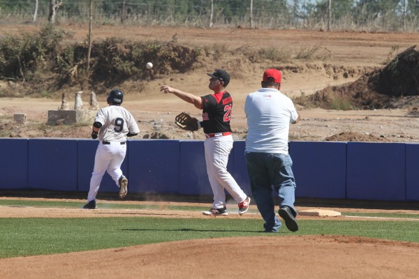 Mantiene su invicto Sanabrias Team en Liga de Beisbol de Clase Abierta Cardones