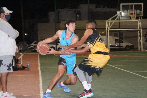 Delfines sacó un resultado importante rumbo a las finales de la Copa Navideña de Baloncesto.