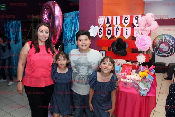 Alejandra y Sofía cumplen 9