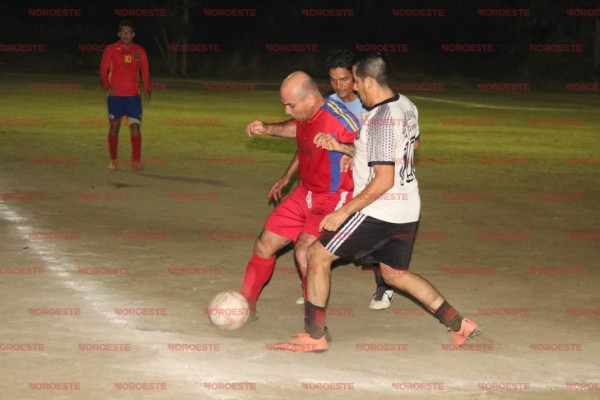 Rojos de Villa Unión-Covec dobla esta semana a Deportivo Abogados.