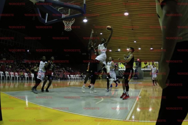 Caballeros de Culiacán deja escapar el triunfo ante Pioneros de Los Mochis