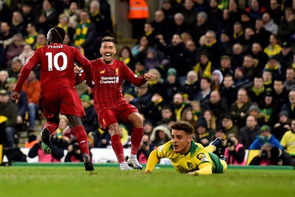 Liverpool sigue firme en la cima al imponerse al Norwich