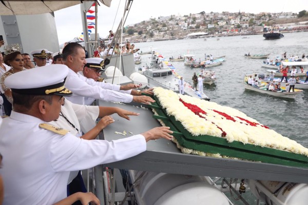 Encabeza Quirino el Día de la Marina en Topolobampo