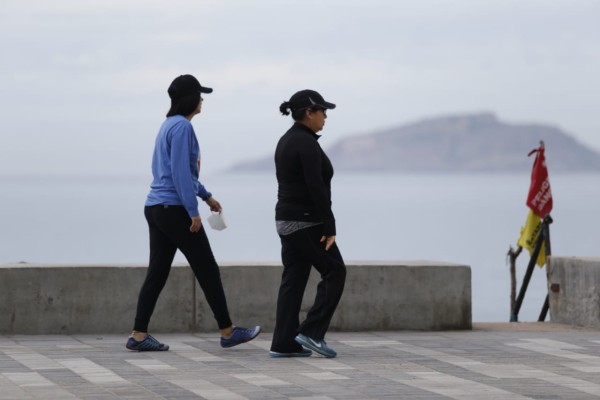 Turistas disfrutan de atractivos de Mazatlán