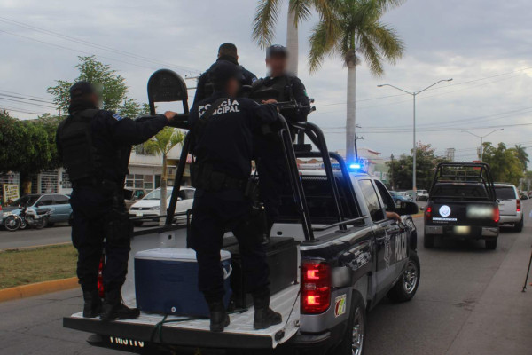 Detienen a cuatro policías acusados de extorsión en Navolato