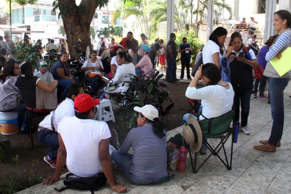 En abril de 2016, trabajadores de limpieza de varios hospitales de Veracruz realizaron paros de brazos caídos.