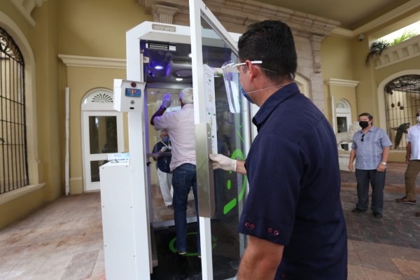 Instalan cabinas sanitizadoras en Grupo Pueblo Bonito, en Mazatlán