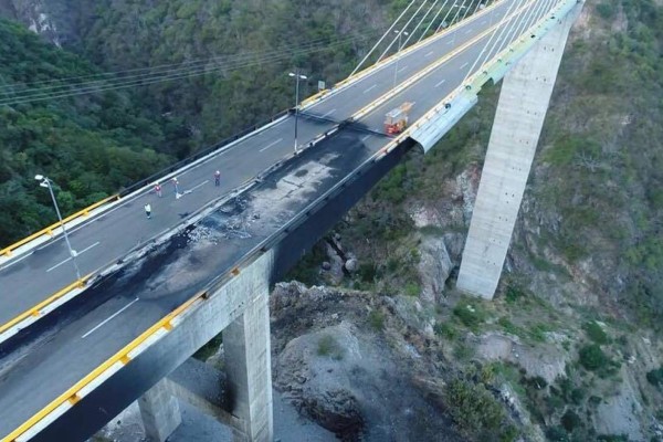 Después de daños en puente, ven viable abrir un carril de la Mazatlán-Durango