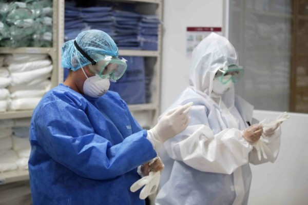 Equipos de protección ineficaces han propiciado contagios y muertes en el sector Salud: Colegio Médicos