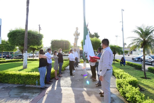 En memoria del Alcalde Carlo Mario Ortiz Sánchez, el Ayuntamiento de Salvador Alvarado decreta este 9 de octubre día de luto. Fotos: Cortesía del Cabildo.