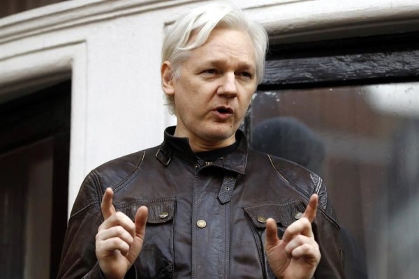 Julian Assange, cofundador de Wikileaks, es condenado a 50 semanas de cárcel en Reino Unido