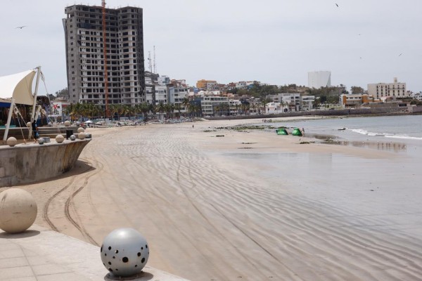 En Mazatlán, las playas están desoladas, los hoteles cerrados y los sitios turísticos sin visitantes por Covid-19