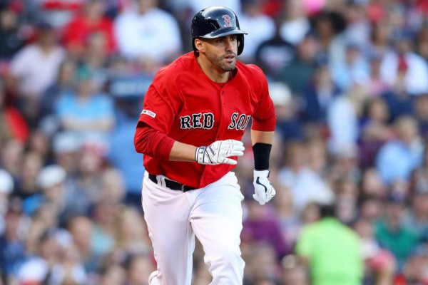 J.D. Martínez decide seguir con Medias Rojas de Boston