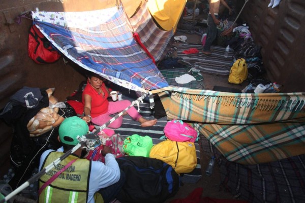 Dan mazatlecos ayuda y esperanza a la Caravana Migrante