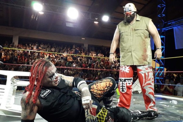 Monster Clown domina lucha extrema ante El Pagano