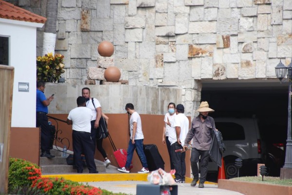 Turistas se ven afectados por reclamos de pescadores en Mazatlán