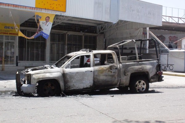 Se incendia patrulla de la Policía Ministerial en Las Quintas, en Culiacán