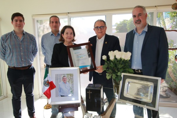 Industria del Calzado de Guanajuato entrega reconocimiento póstumo a Manuel García Félix