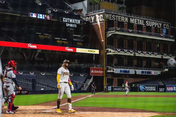 Fernandop Tatis Jr. conectó par de vuelacercas en el triunfo de los Padres. (Twitter @Padres)