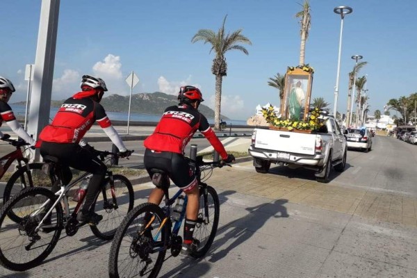 Ciclistas mazatlecos festejan con fe a San Judas Tadeo