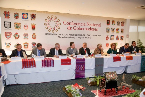 Se reúne AMLO con gobernadores y jefe de Gobierno de la CDMX