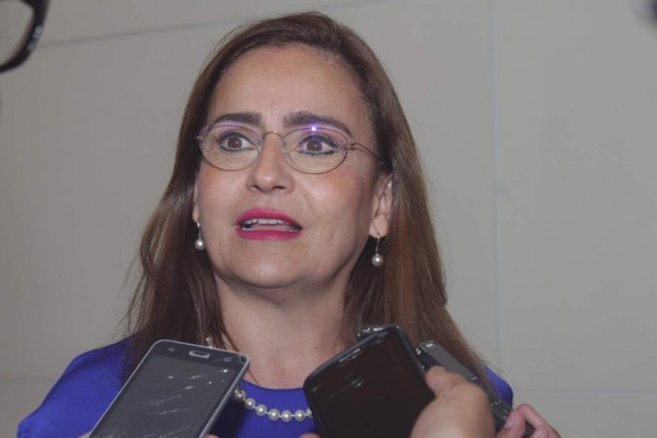 Cuestionan candidaturas a hijas y esposas, en el PAN