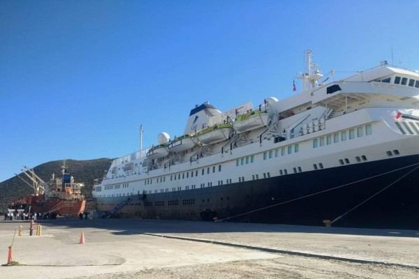 Arriba el Astoria a Topolobampo, el primero de 12 cruceros que recibirá el puerto en 2020