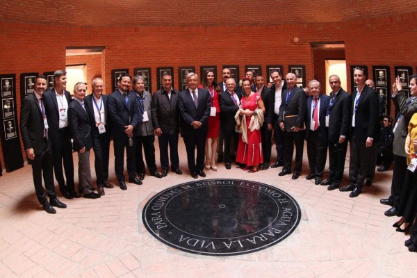 Autoridades gubernamentales y deportivas están presentes en la inauguración del Salón de la Fama de Beisbol. (Foto: @MLB)