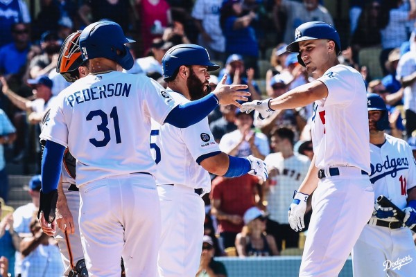 Dodgers blanquean y reducen número mágico a 2 para asegurar la postemporada