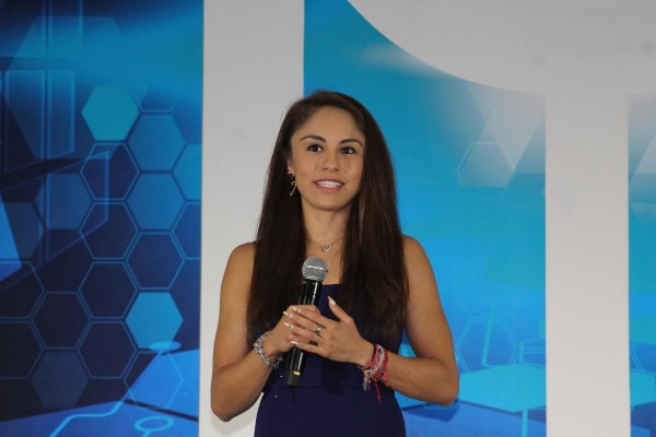 Paola Longoria comparte en Mazatlán su experiencia que la ha llevado al éxito