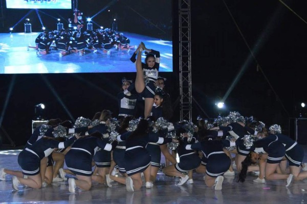 Las porristas dieron su mayor esfuerzo, durante la competencia.