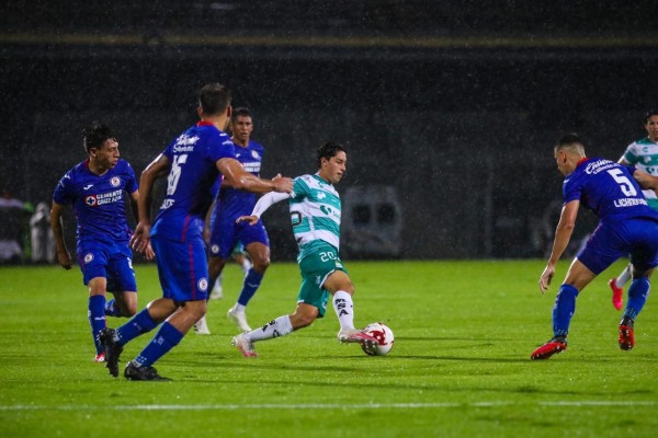 Jordan Carrillo buscará más minutos con el primer equipo. Cortesía Santos Laguna)