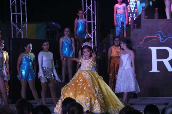 Valentina I, en Reina de la feria de la Primavera.