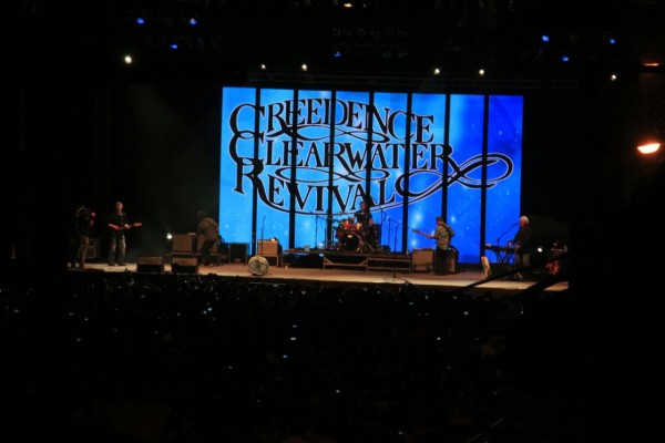 ▶ Y en estos momentos, empieza el concierto de los Creedence en Mazatlán